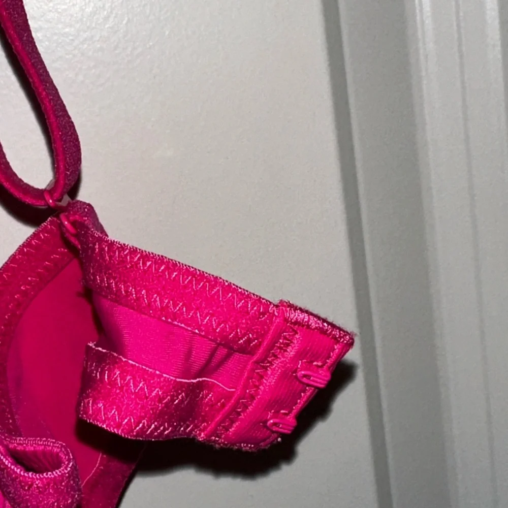 Hot Pink Push-Up Bra – Size 36C – Underwire – Adjustable Straps - Picture 9 of 10